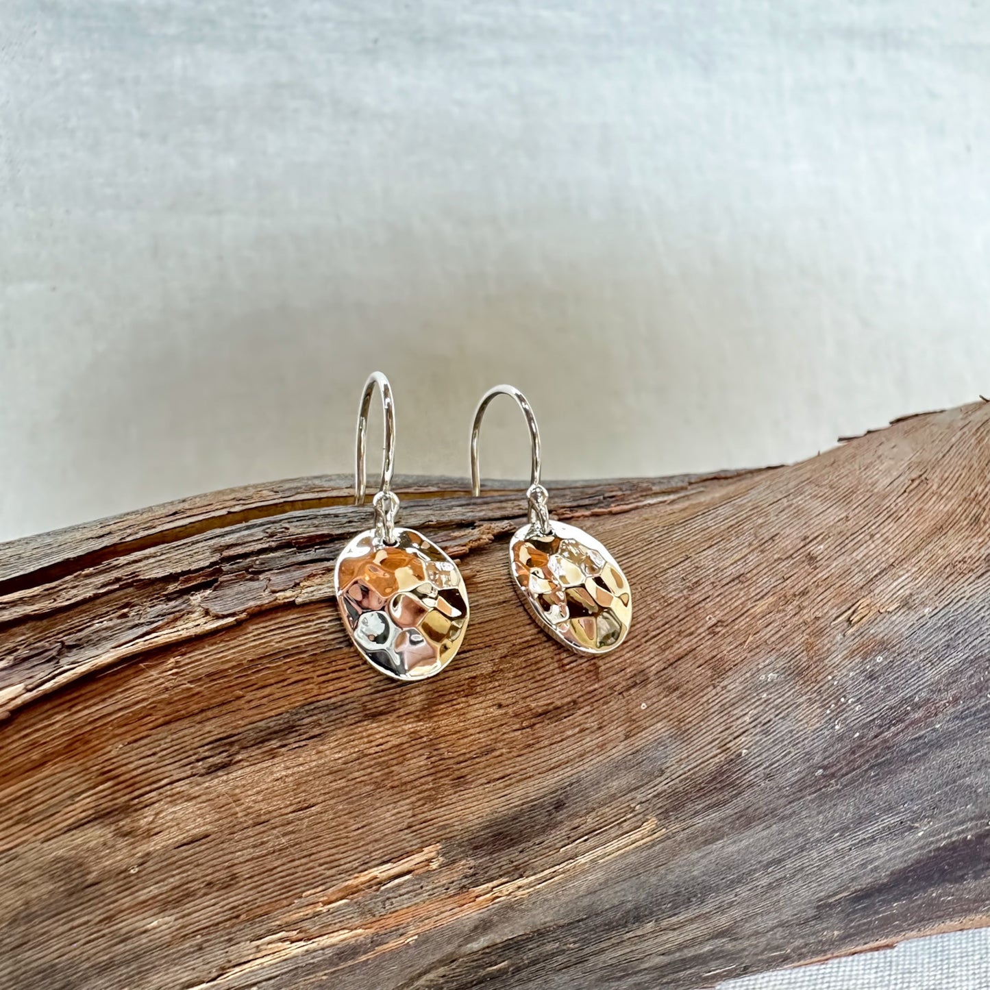 Arete en Plata ⎮Arete Ovalo martillado